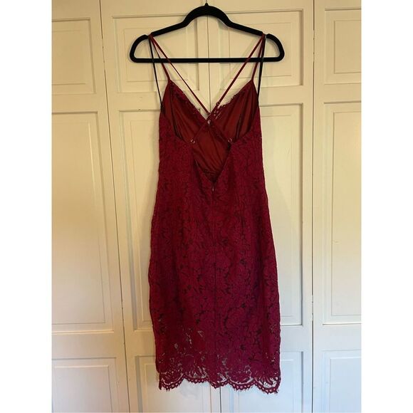 Lulu’s raspberry lace cross strap dress size large - Picture 4 of 11